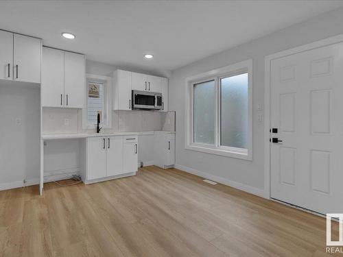 6722 Crawford Way, Edmonton, AB - Indoor Photo Showing Kitchen