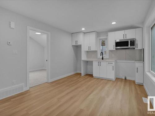 6722 Crawford Way, Edmonton, AB - Indoor Photo Showing Kitchen