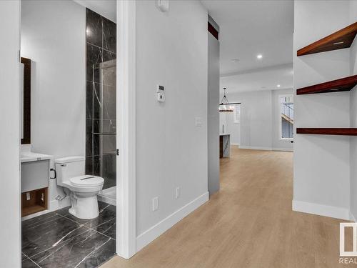 6722 Crawford Way, Edmonton, AB - Indoor Photo Showing Bathroom