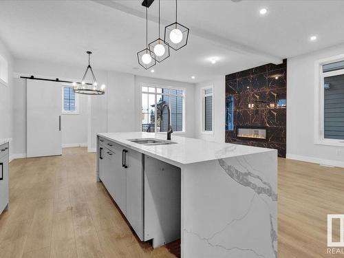 6722 Crawford Way, Edmonton, AB - Indoor Photo Showing Kitchen