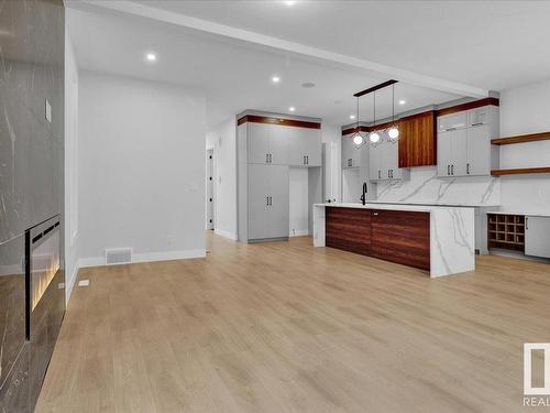 6722 Crawford Way, Edmonton, AB - Indoor Photo Showing Kitchen