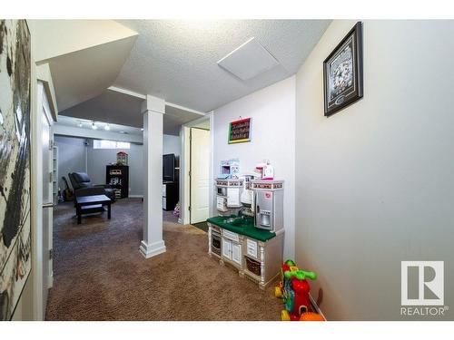 2108 Hammond Co Nw, Edmonton, AB 