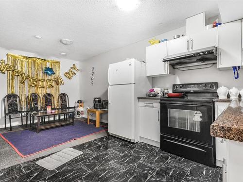 2631 29 Street, Edmonton, AB - Indoor Photo Showing Kitchen