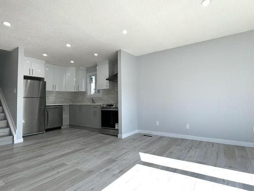 500 Dunluce Road, Edmonton, AB - Indoor Photo Showing Kitchen