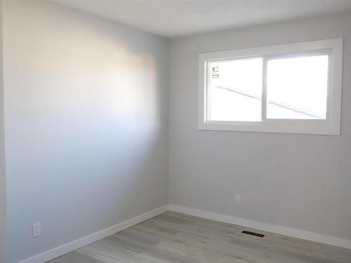 500 Dunluce Road, Edmonton, AB - Indoor Photo Showing Other Room