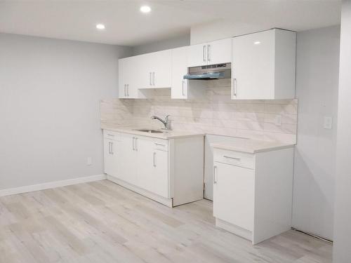 500 Dunluce Road, Edmonton, AB - Indoor Photo Showing Kitchen