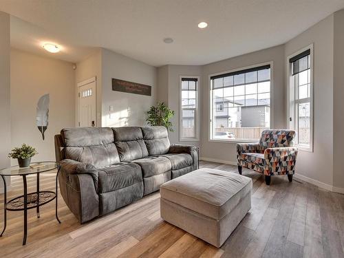 17832 59 Street, Edmonton, AB - Indoor Photo Showing Living Room