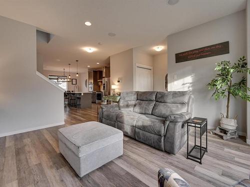 17832 59 Street, Edmonton, AB - Indoor Photo Showing Living Room