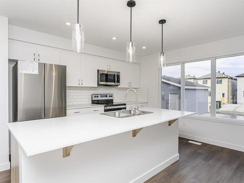 9530 Carson Bend, Edmonton, AB - Indoor Photo Showing Kitchen With Double Sink With Upgraded Kitchen