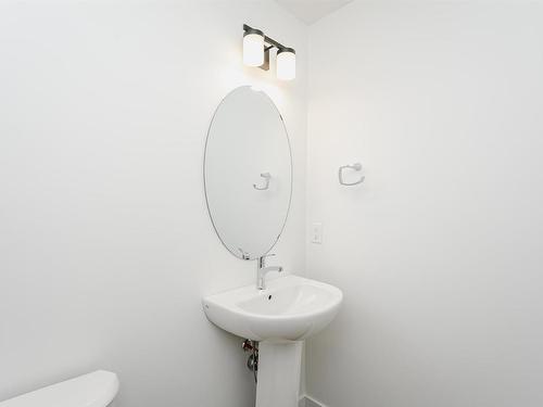 9530 Carson Bend, Edmonton, AB - Indoor Photo Showing Bathroom