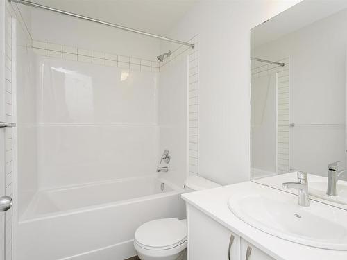 9530 Carson Bend, Edmonton, AB - Indoor Photo Showing Bathroom