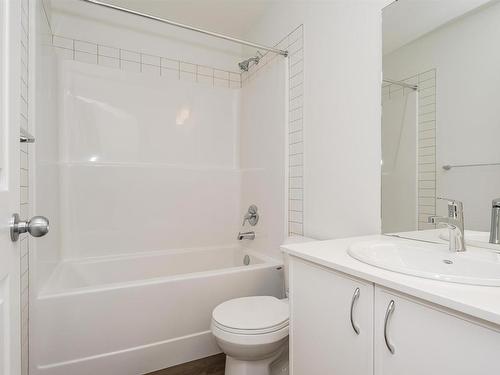 9554 Carson Bend, Edmonton, AB - Indoor Photo Showing Bathroom