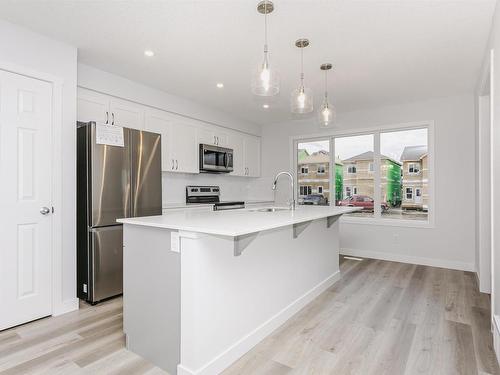 9564 Carson Bend, Edmonton, AB - Indoor Photo Showing Kitchen With Upgraded Kitchen