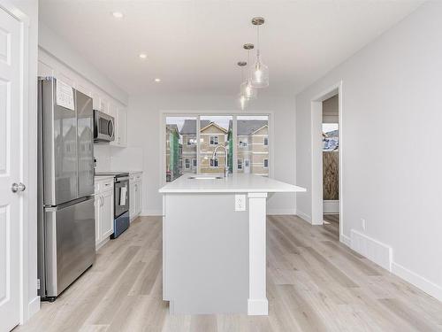 9564 Carson Bend, Edmonton, AB - Indoor Photo Showing Kitchen With Upgraded Kitchen