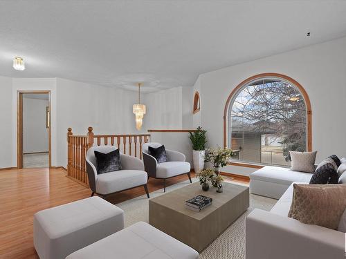 16 Heritage Crescent, Stony Plain, AB - Indoor Photo Showing Living Room