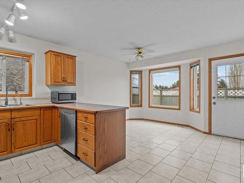 16 Heritage Crescent, Stony Plain, AB - Indoor Photo Showing Kitchen