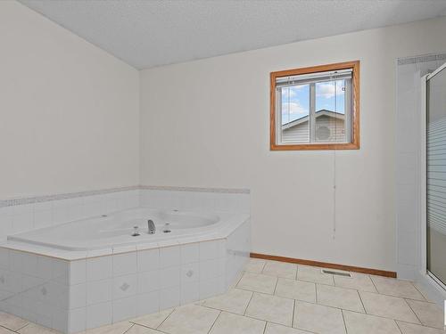 16 Heritage Crescent, Stony Plain, AB - Indoor Photo Showing Bathroom