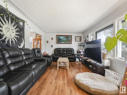 12703 107 Avenue, Edmonton, AB - Indoor Photo Showing Living Room