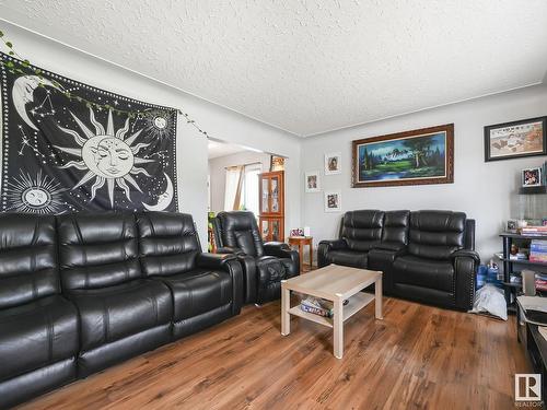 12703 107 Avenue, Edmonton, AB - Indoor Photo Showing Living Room