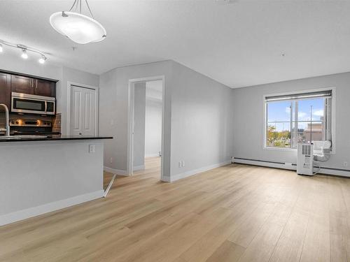 208 107 Watt Common, Edmonton, AB - Indoor Photo Showing Kitchen