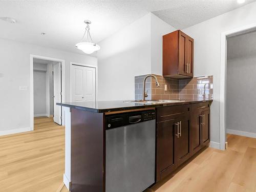 208 107 Watt Common, Edmonton, AB - Indoor Photo Showing Kitchen