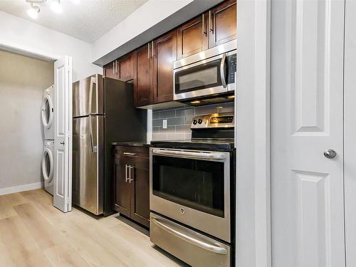 208 107 Watt Common, Edmonton, AB - Indoor Photo Showing Kitchen