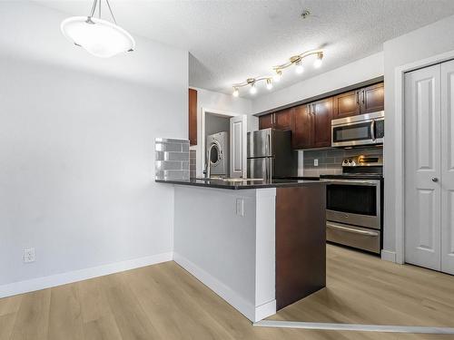 208 107 Watt Common, Edmonton, AB - Indoor Photo Showing Kitchen