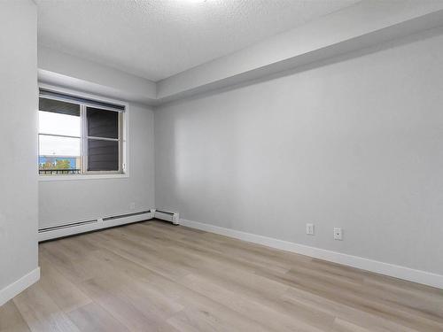 208 107 Watt Common, Edmonton, AB - Indoor Photo Showing Other Room