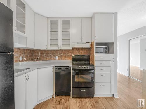 1608 10149 Saskatchewan Drive, Edmonton, AB - Indoor Photo Showing Kitchen