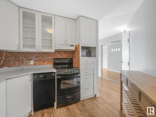 1608 10149 Saskatchewan Drive, Edmonton, AB - Indoor Photo Showing Kitchen