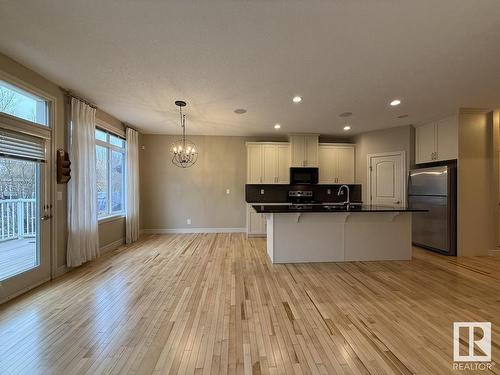 2309 Sparrow Crescent, Edmonton, AB - Indoor Photo Showing Kitchen