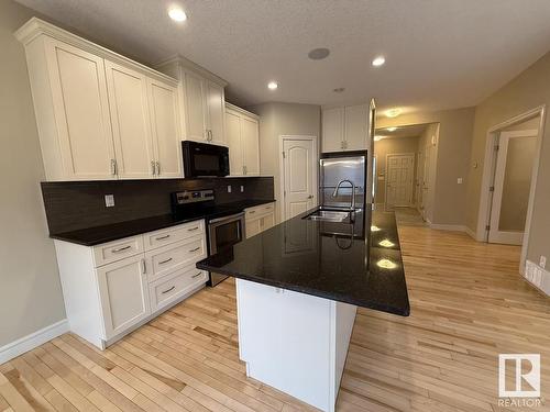 2309 Sparrow Crescent, Edmonton, AB - Indoor Photo Showing Kitchen