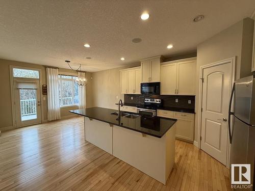 2309 Sparrow Crescent, Edmonton, AB - Indoor Photo Showing Kitchen