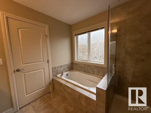 2309 Sparrow Crescent, Edmonton, AB - Indoor Photo Showing Bathroom