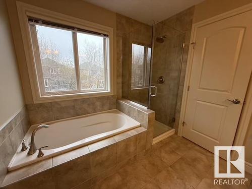 2309 Sparrow Crescent, Edmonton, AB - Indoor Photo Showing Bathroom