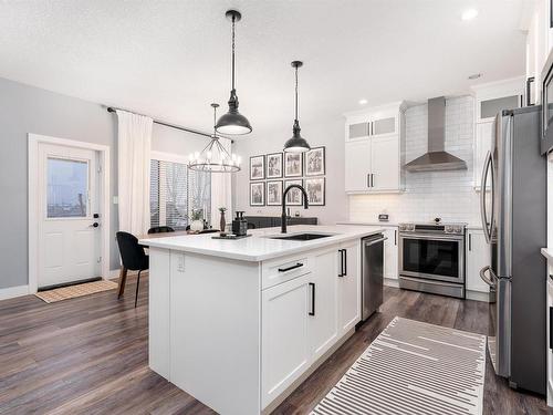 202 Woodhill Lane, Fort Saskatchewan, AB - Indoor Photo Showing Kitchen With Upgraded Kitchen