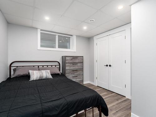 202 Woodhill Lane, Fort Saskatchewan, AB - Indoor Photo Showing Bedroom