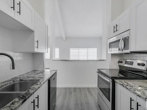 434 4404 122 Street, Edmonton, AB - Indoor Photo Showing Kitchen