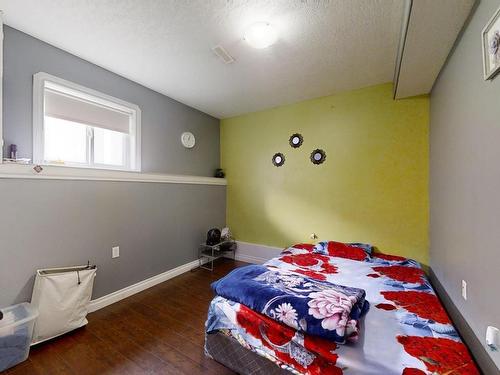 2210 Kaufman Way, Edmonton, AB - Indoor Photo Showing Bedroom