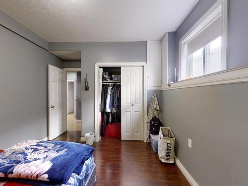 2210 Kaufman Way, Edmonton, AB - Indoor Photo Showing Bedroom