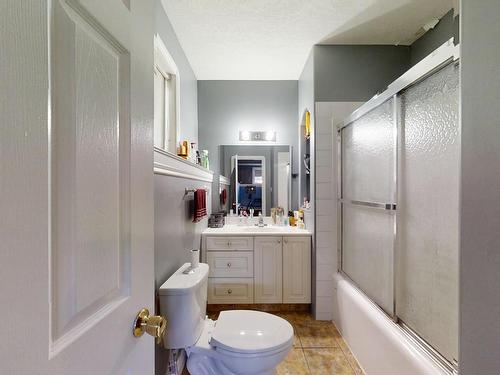 2210 Kaufman Way, Edmonton, AB - Indoor Photo Showing Bathroom