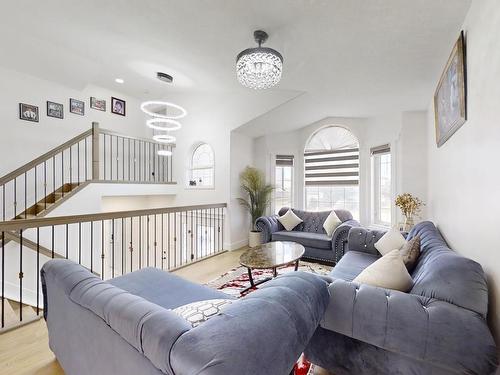 2210 Kaufman Way, Edmonton, AB - Indoor Photo Showing Living Room