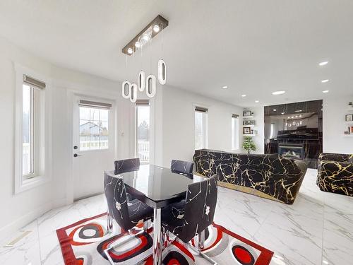 2210 Kaufman Way, Edmonton, AB - Indoor Photo Showing Dining Room