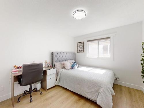 2210 Kaufman Way, Edmonton, AB - Indoor Photo Showing Bedroom