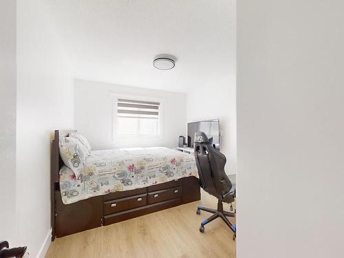 2210 Kaufman Way, Edmonton, AB - Indoor Photo Showing Bedroom