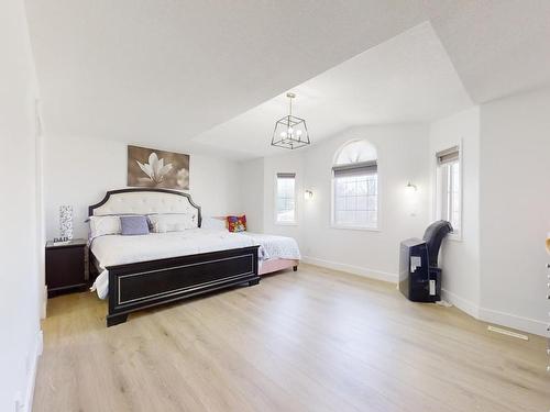 2210 Kaufman Way, Edmonton, AB - Indoor Photo Showing Bedroom