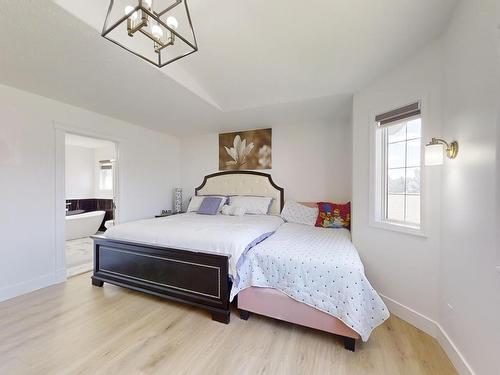 2210 Kaufman Way, Edmonton, AB - Indoor Photo Showing Bedroom