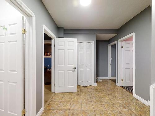 2210 Kaufman Way, Edmonton, AB - Indoor Photo Showing Other Room