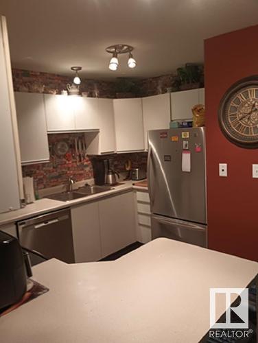 114 9010 106 Avenue, Edmonton, AB - Indoor Photo Showing Kitchen