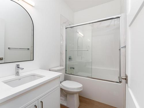 22128 94 Avenue, Edmonton, AB - Indoor Photo Showing Bathroom